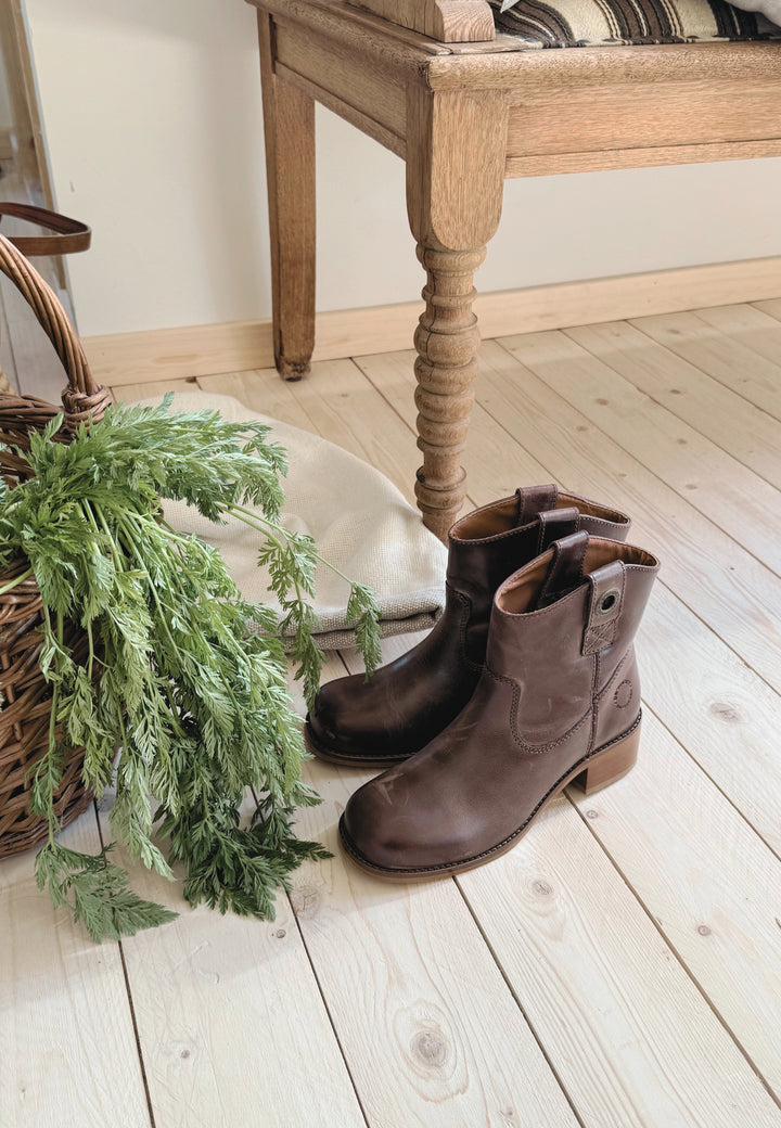 CASHOTT CASVILMA LOW CUT BOOT WAXY LEATHER *Pull On Coffee